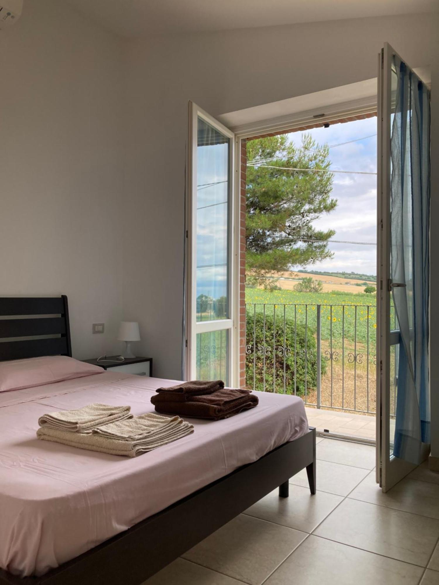 Casa Vacanze Immersa Tra Le Colline, Vicinissima Al Mare E Con Nuova Piscina Senigallia Ngoại thất bức ảnh